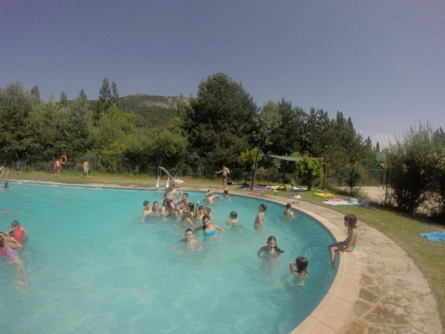  Brincando na piscina 
